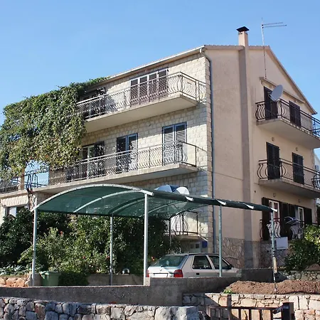 Stari Grad 5730a Apartmán
